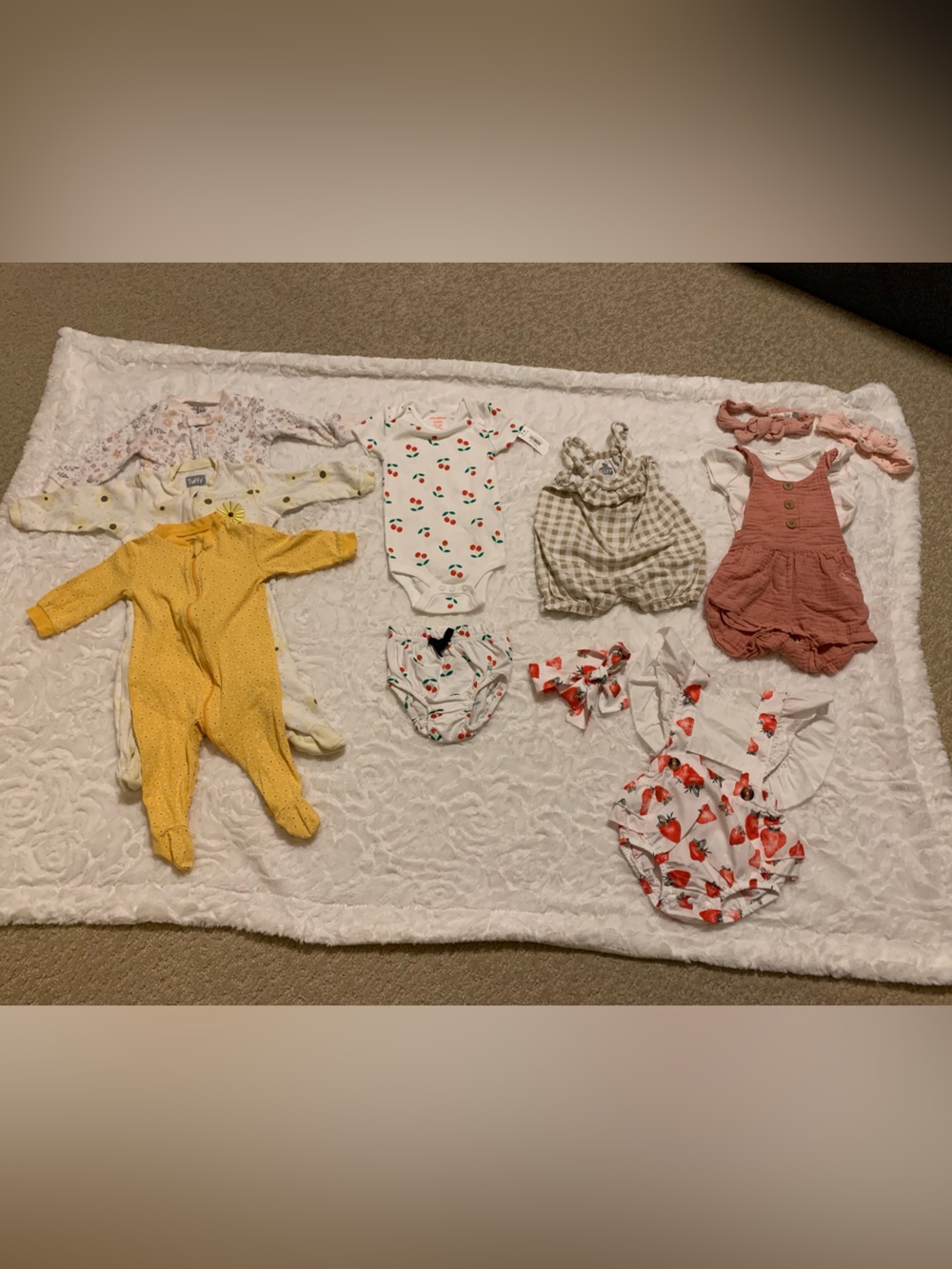3-6 mo girls SUMMER lot of 12 items
NWT- like new condition;